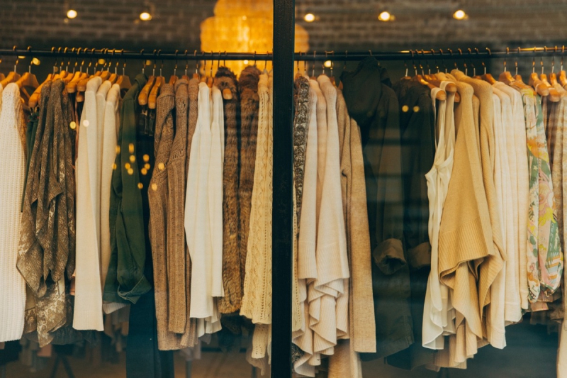 magasin-ARTIGUES-min_clothe_fashion_store_shop_window_store_front-21277